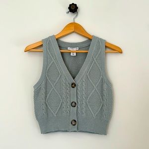 Knitted cropped, deep v carigan